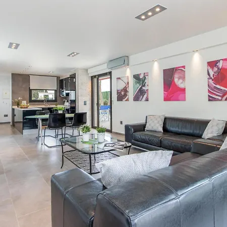 Casa Moderna Con Piscina, Wi-fi, Aa, Barbacoa Y Parking En - Es-89-73 Holiday home *