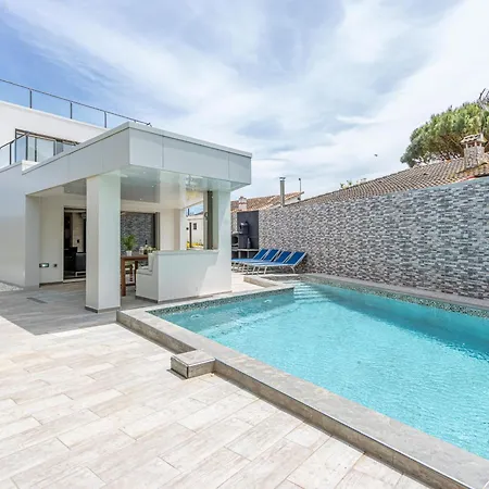 Holiday home Casa Moderna Con Piscina, Wi-fi, Aa, Barbacoa Y Parking En - Es-89-73 Sant Pere Pescador