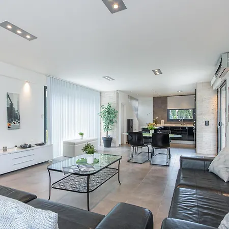 Holiday home Casa Moderna Con Piscina, Wi-fi, Aa, Barbacoa Y Parking En - Es-89-73 *